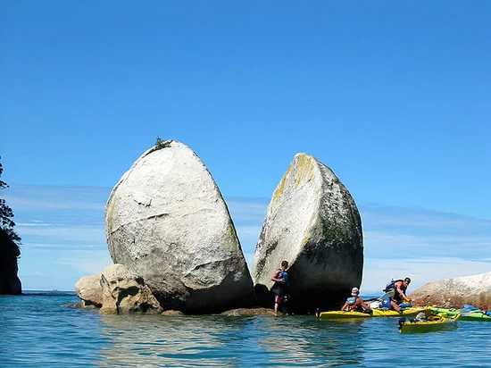 Split Apple Rock - Towers Bay - Abel Tasman Split Apple Rock - Towers Bay - Abel Tasman