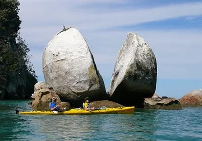 Split Rock - Towers Bay - Abel Tasman National Park Split Rock - Towers Bay - Abel Tasman National Park