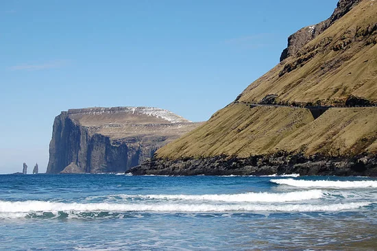 Risin og Kellingin - Tjørnuvík - Faroe Islands | Photo by: g.norðoy - Flickr Risin og Kellingin - Tjørnuvík - Faroe Islands