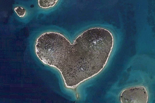 جزيرة جاليسينجاك “Galesnjak” بكرواتيا Heart_shaped_galesnjak_island_2.jpg