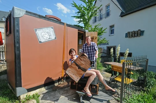  Zum Prellbock Kofftel - Suitcase Hotel