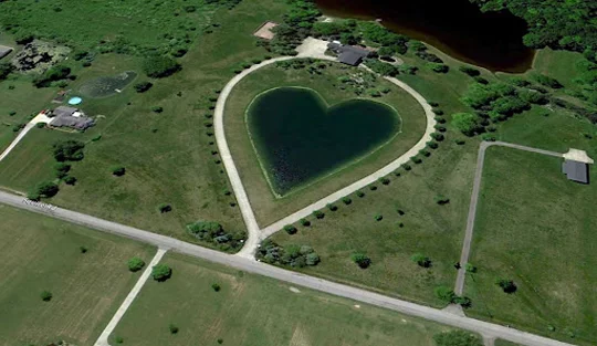 Heart-Shaped Pond - ohio Heart-Shaped Pond - oOhio