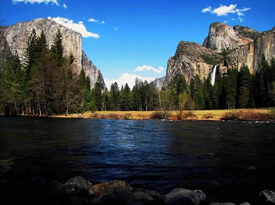 Bridalveil Falls - Yosemite National Park Bridalveil Falls - Yosemite National Park